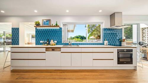 Ocean Shores Casa | Surfers Rest - Stunning home 3 mins to beach
