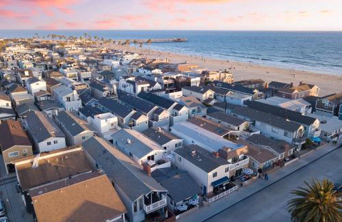 West Newport Apartamento | Surfrider II by AvantStay Walk to the Beach Balcony