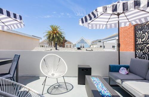 West Newport Apartamento | Surfrider II by AvantStay Walk to the Beach Balcony
