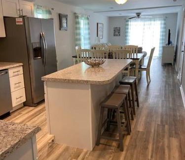 Surfside Beach Casa | Surfside Beach/Capt. Jacks ~50 FT From Beach 3br/3ba