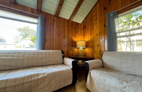 Seaside Casa | Surfside Cottage - Seaside Pets allowed