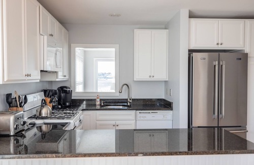 Easton's Point Casa | Surfside Cottage junto a la playa, el océano, Cliff Walk View, el centro y restaurantes cerca