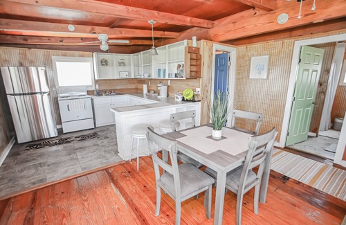 Surfside Beach Cabaña | Surfside Getaway for 6