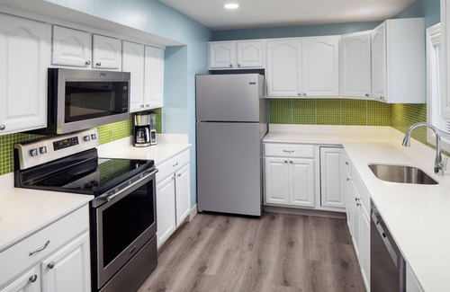 Commercial Street Hotel | Surfside Hotel and Suites