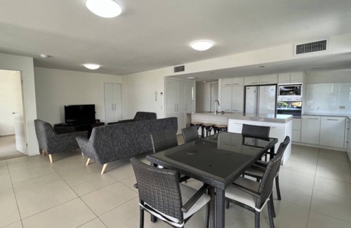 Currimundi Apartamento | SURFSIDE ONE UNIT 1 - Located directly opposite Currimundi Lake, you won't find a better spot!
