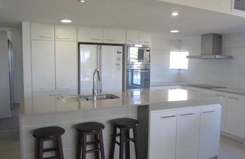 Currimundi Apartamento | SURFSIDE ONE UNIT 1 - Located directly opposite Currimundi Lake, you won't find a better spot!