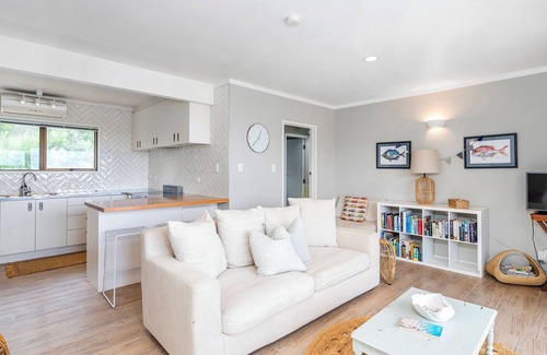 Whiritoa Casa | Surfside Sanctuary - Whiritoa Holiday Home
