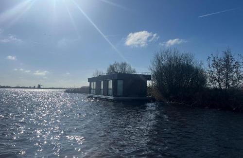 Oud Ade Alquiler De Eote | Surla Houseboat "Walvis" Kagerplassen