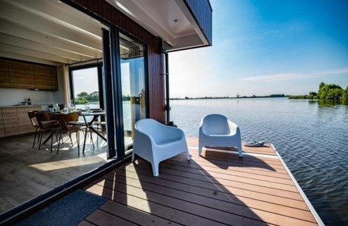 Monnickendam Alquiler De Eote | Surla luxury sailing Houseboat Splendid at Marina Monnickendam