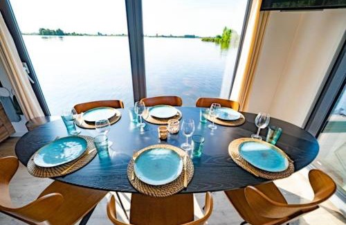 Monnickendam Alquiler De Eote | Surla luxury sailing Houseboat Splendid at Marina Monnickendam