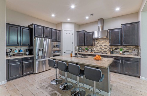 Surprise Farms Casa | Surprise: One Story, Mt VIEWS, Games, Pool w/Optional Heat, Spa, Outdoor Wood Fireplace & Gas Grill