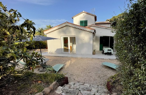 Santa Margherita di Pula Villa | Ubicado en un bosque de pinos cerca del mar