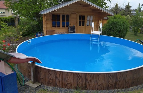 Oberhavel Casa | Surrounded by greenery - house with 3 bedrooms, terrace and large pool