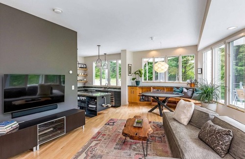 Stowe Casa | Surrounded by nature perfect for fall!