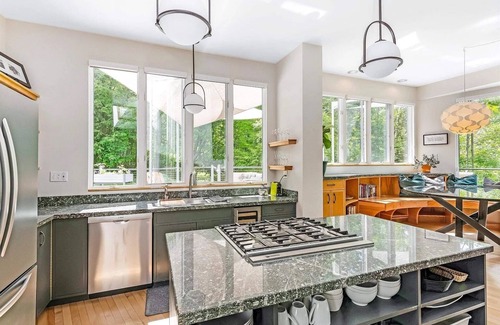 Stowe Casa | Surrounded by nature perfect for fall!