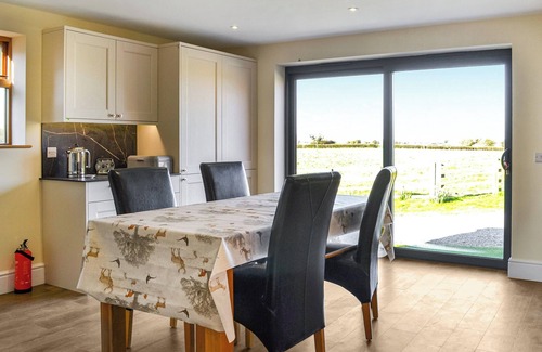 Kilnwick Cabaña | Surrounded by open countryside on a working farm.