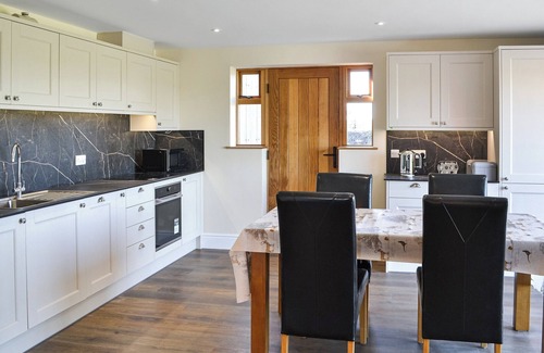 Kilnwick Cabaña | Surrounded by open countryside on a working farm.