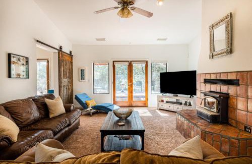 Oak Creek Casa | Surrounding Red Rock Views, Close to Trails, Enjoy Local Wildlife!