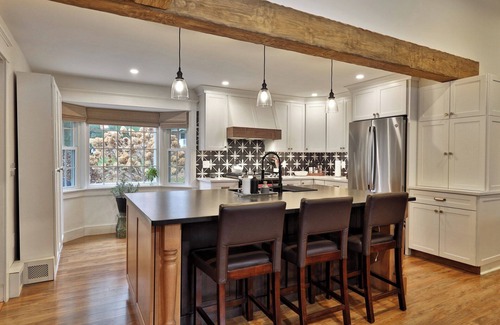 East Haven  Rutland County Casa | Susan Lane Hideaway: 4BR/3.5BA Renovated Home. Close to skiing and town.