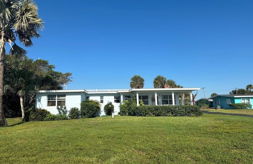 Fort Pierce Casa | Susannah River House located on banks of Indian River Lagoon in The Sunrise City