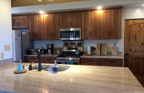 Llano Casa | Retiro de montaña sostenible, 12 millas a Sipapu, 27 a Taos, 51 a Santa Fe
