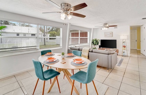 Bayou Oaks Casa | Sustainable Suncoast getaway with large fenced yard, AC, & W/D - dog-friendly