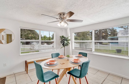 Bayou Oaks Casa | Sustainable Suncoast getaway with large fenced yard, AC, & W/D - dog-friendly