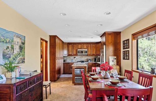 Lake Arrowhead Cabaña | Sutter Ln by Avantstay Beautifully Remodeled Kitchen,4cabin-chic Bedrooms