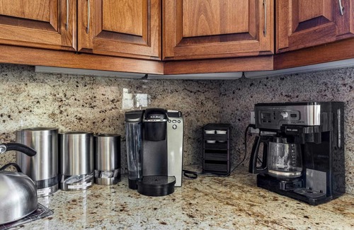 Lake Arrowhead Cabaña | Sutter Ln by Avantstay Beautifully Remodeled Kitchen,4cabin-chic Bedrooms