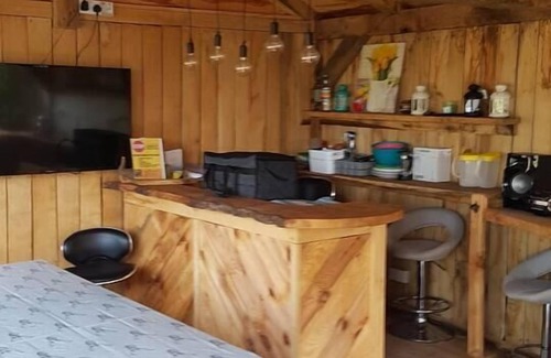 Hatherton Casa | Sutton Coldfield 2-Bed Caravan, Parking & Bar-B-Q