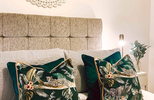 Thatto Heath Cabina | Sutton Heath Lodge