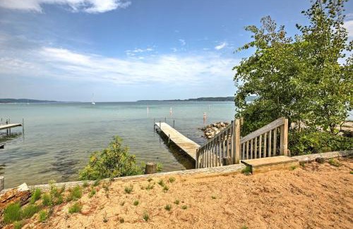 Suttons Bay Casa | Suttons Bay Bayview Cottage with Deck and Gas Grill!