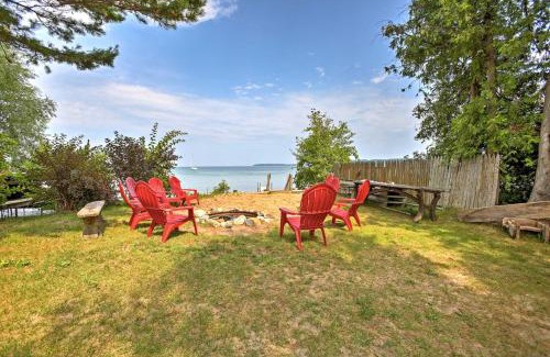 Suttons Bay Casa | Suttons Bay Bayview Cottage with Deck and Gas Grill!