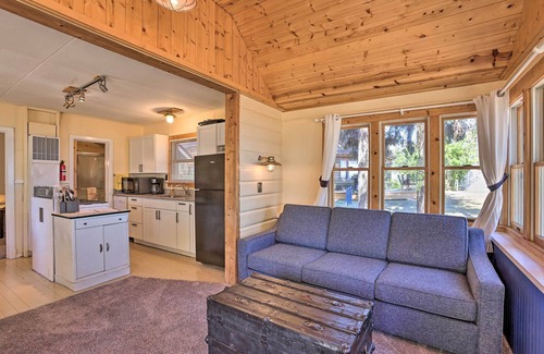 Suttons Bay Cabaña | 'Bayview Cottage' Suttons Bay Cottage w / Fire Pit!