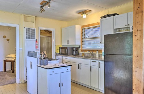 Suttons Bay Cabaña | 'Bayview Cottage' Suttons Bay Cottage w / Fire Pit!