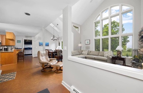 Suttons Bay Casa | Suttons Bay Beach House Private Beachfront