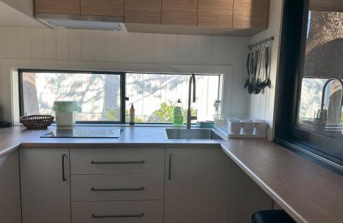 Sellicks Beach Casa | Suur Kodu- Beachfront House plus Tiny Home