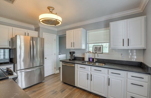 Fanning Springs Casa | Suwannee River Retreat: Dock & Screened Porch!
