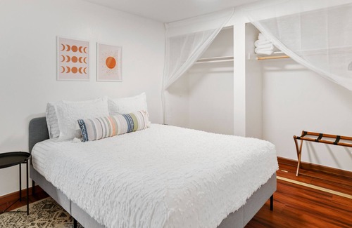 Cedar Hills Casa | SW Portland Retreat, Full amenities, kitchen + W/D