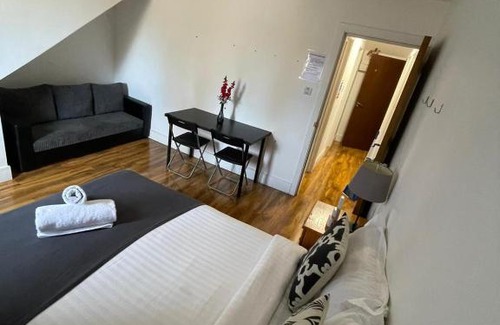 Streatham Casa | SW16 Norbury GuestHouse