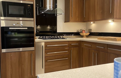 Wimbledon Park Casa | SW19 Rate frm £350pn Min stay applies professional holiday let T&C’s apply