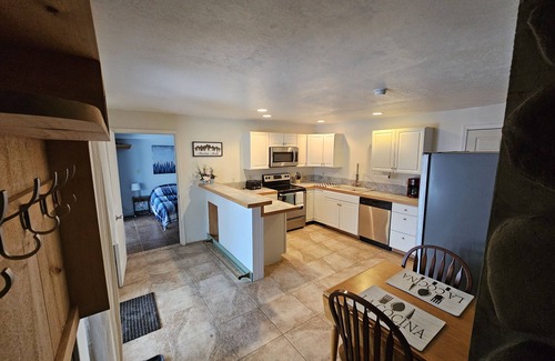 Swain Apartamento | Swain Hill Hideaway offers beautiful ski area view. Accommodates 4 guests.