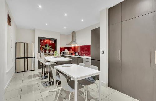 Adelaide Central Business District Casa | Swainson on Carrington