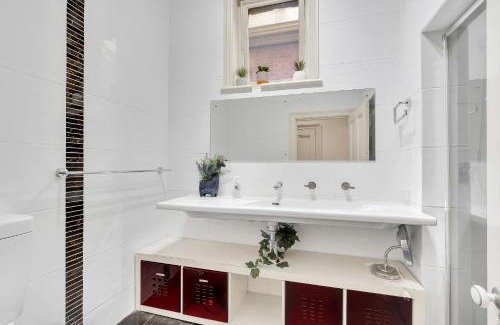 Adelaide Central Business District Casa | Swainson on Carrington
