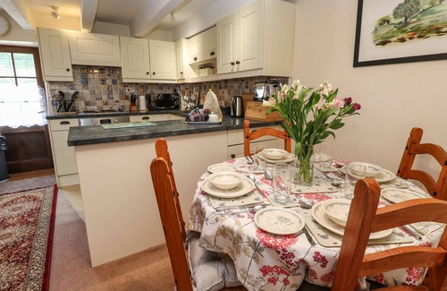 St. Martin Cabaña | SWALLOW COTTAGE, pet friendly, with open fire in Mawgan-In-Meneage