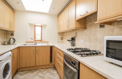 Thornthwaite Cabaña | SWALLOW'S NEST, pet friendly, with a garden in Braithwaite