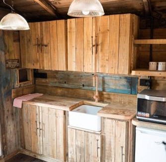 North Perrott Otro | Swallowfield Glamping-Station Master