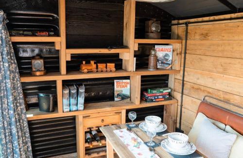 North Perrott Otro | Swallowfield Glamping-Station Master