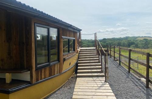 North Perrott Otro | Swallowfield Glamping-Unsinkable