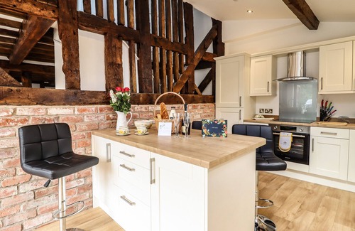 Montgomery Cabaña | SWALLOWS REST, pet friendly, luxury holiday cottage in Montgomery